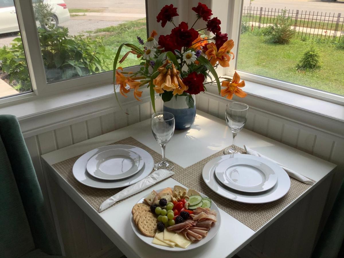 Summer Solstice Bed & Breakfast 나이아가라온더레이크 외부 사진